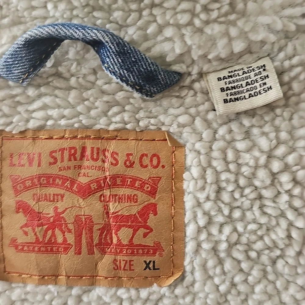 Levi's Light Blue Denim Sherpa Jacket with Cream Collar - Picture 8 of 8